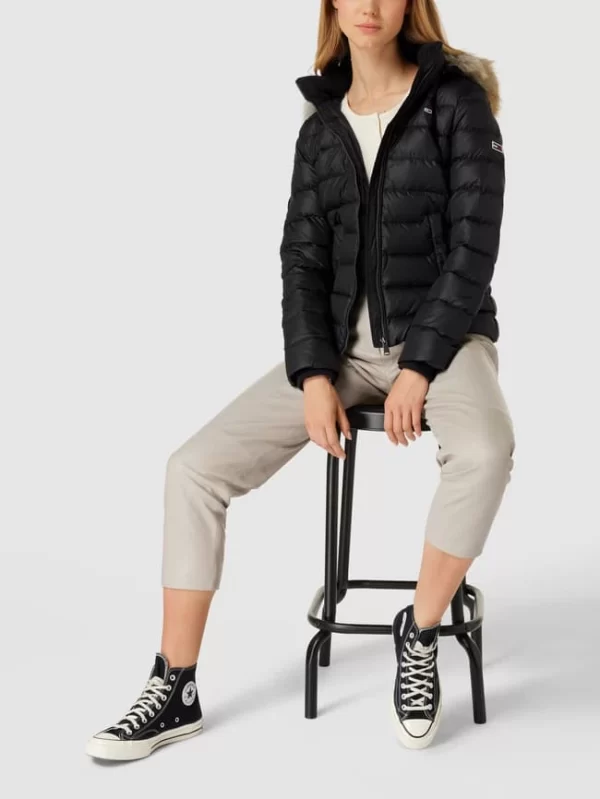 Tommy Jeans Steppjacke Mit Brand-Stitching Modell ‘BASIC HOODED DOWN JACKET’ – Schwarz 1