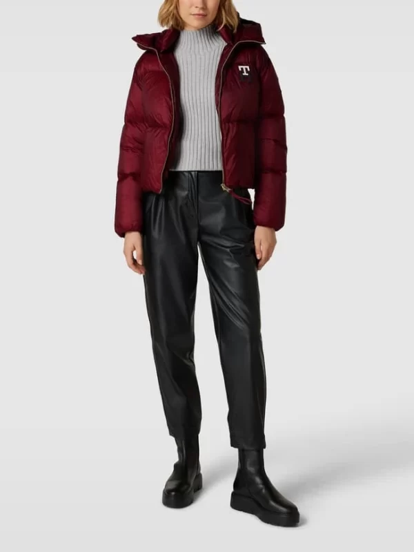 Tommy Hilfiger Daunenjacke Mit Label-Details – Bordeaux Rot 1