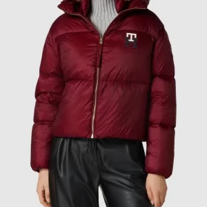 Tommy Hilfiger Daunenjacke Mit Label-Details – Bordeaux Rot 13