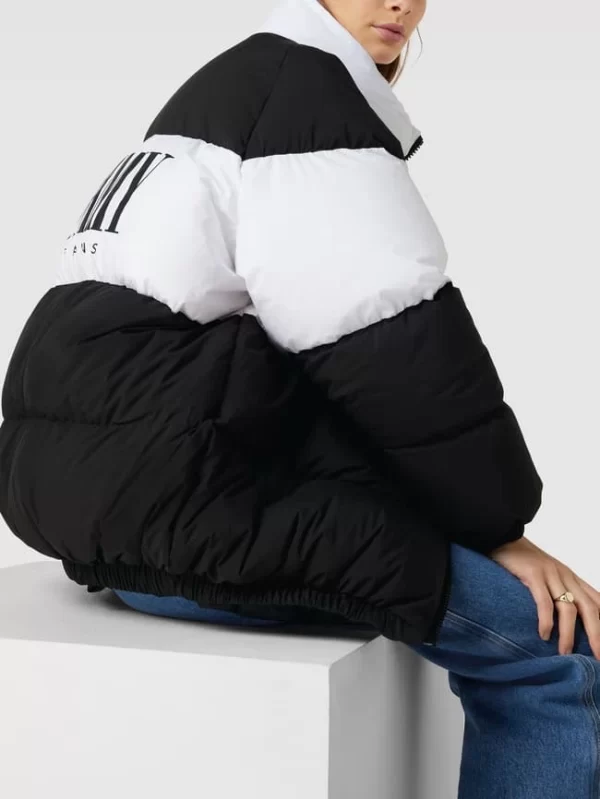 Tommy Jeans Daunenjacke Mit Label-Details – Schwarz 4