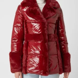 Marciano Guess Steppjacke Mit Webpelzbesatz Modell ‘Bessie’ – Dunkelrot 13