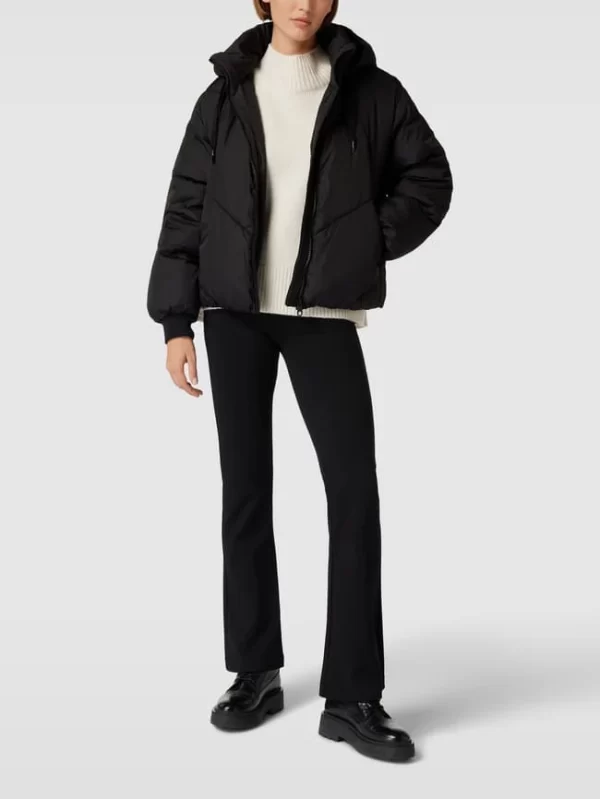 Vero Moda Outdoor Cropped Steppjacke Mit Reißverschlusstaschen – Schwarz 1