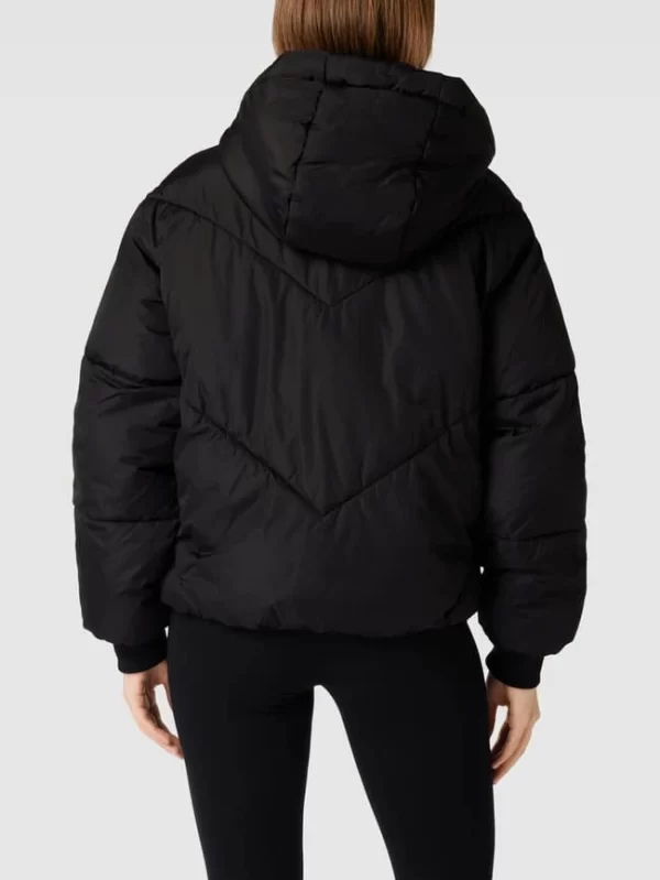 Vero Moda Outdoor Cropped Steppjacke Mit Reißverschlusstaschen – Schwarz 6