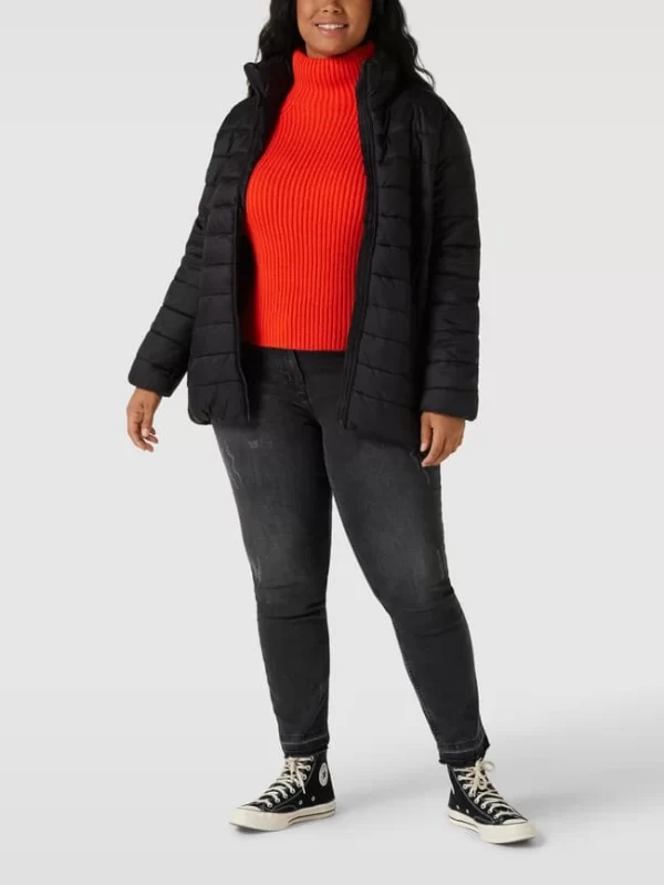 KAFFE Curve PLUS SIZE Steppjacke Mit Stehkragen Modell ‘KCLORANA’ – Schwarz 1