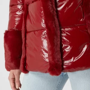 Marciano Guess Steppjacke Mit Webpelzbesatz Modell ‘Bessie’ – Dunkelrot 11