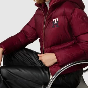 Tommy Hilfiger Daunenjacke Mit Label-Details – Bordeaux Rot 11